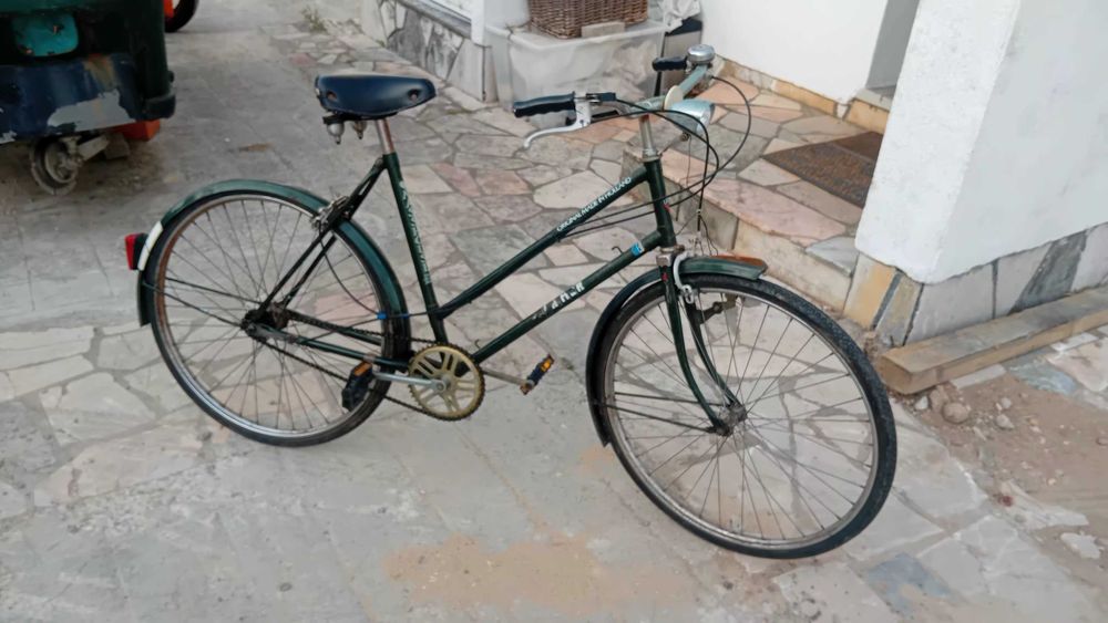 Tenho esta linda bicicleta holandesa para venda
