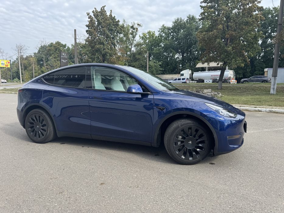 Tesla Model Y 2023 року