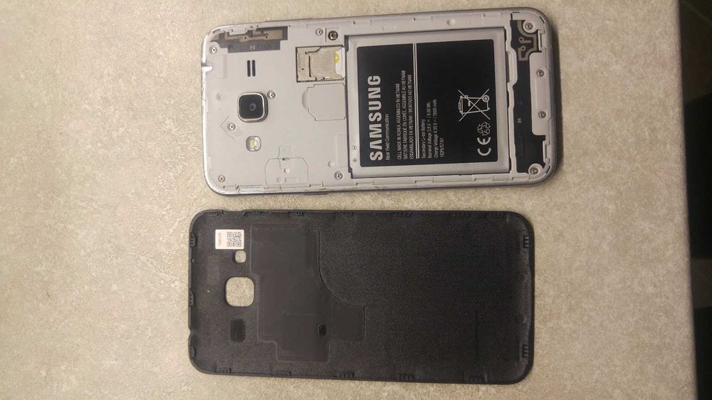 Телефон Samsung Galaxy J3