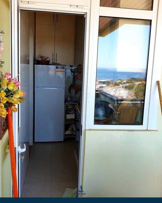 T0 no 9.º Andar com Vista Mar Deslumbrante e Varanda Ampla