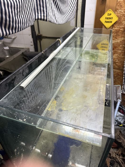 Vendo aquario grande com 1,16 m de comprimento , 186 litroscom movel e material