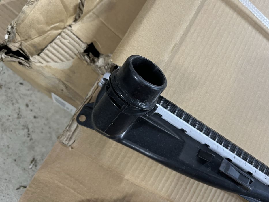 Продам радиатор на бмв 3 серія Bmw 3 E90 e91 e92 e93 e81 e82 e88 e87