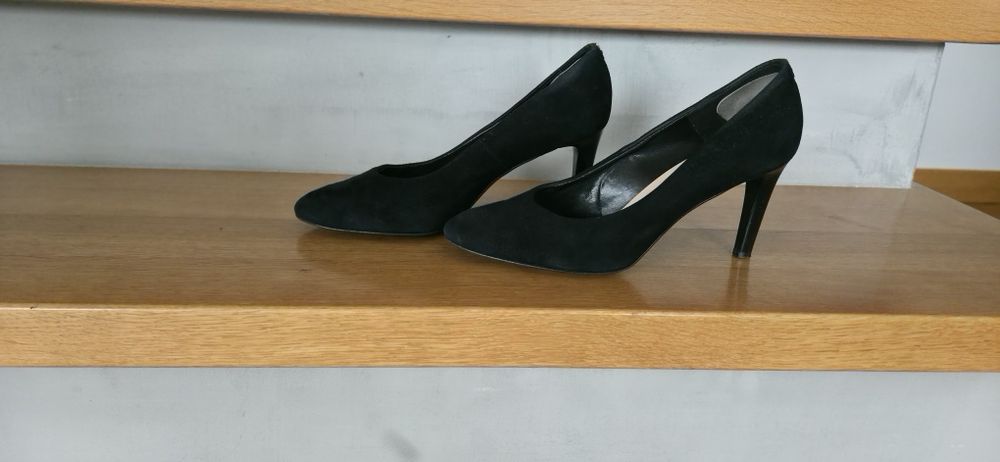 Czarne szpilki zamszowe