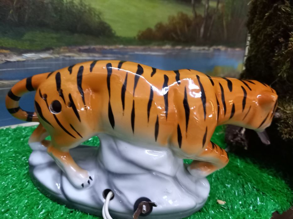 Figurka porcelanowa LAMPKA