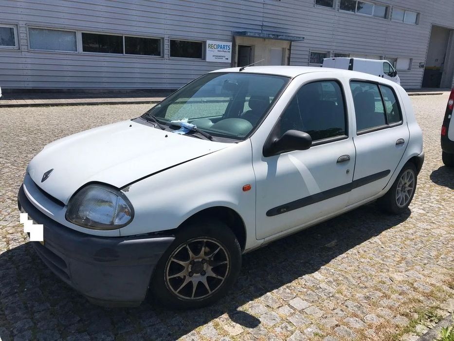 Renault Clio 1.2 5P 1999 - Para Peças