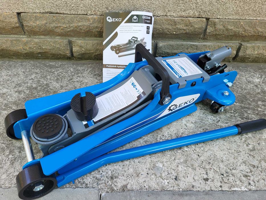 Низкопрофильный гидравлический домкрат 2.5т GEKO G02046-G02032- Keltin