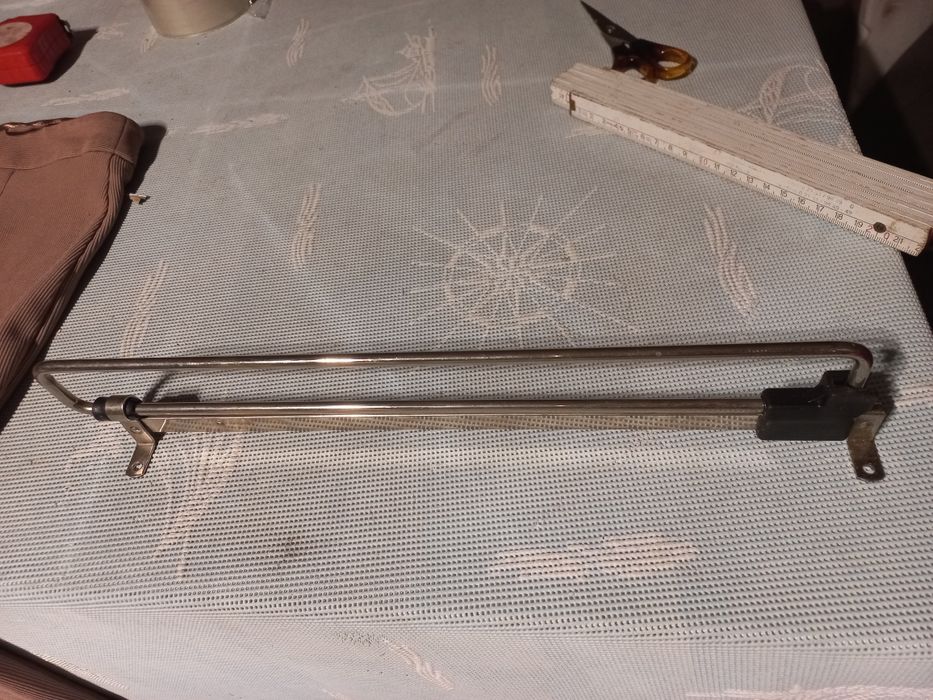 Uchwyt do szafy na wieszaki