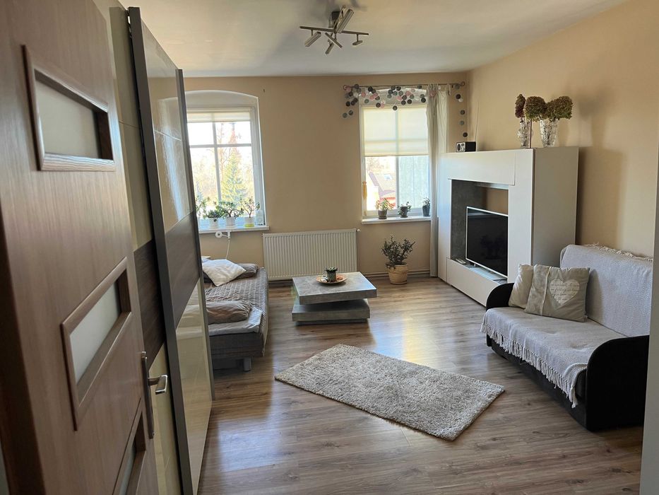 Wyposażone i słoneczne mieszkanie w rynku