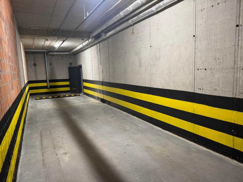 ТЕРМІНОВО!!Оренда паркомісця на 2 автомобіля(є розетка)вул.Пасічна,150