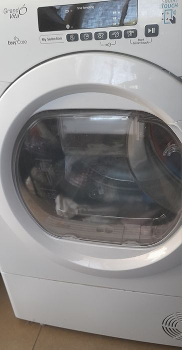 Máquina de secar roupa como nova