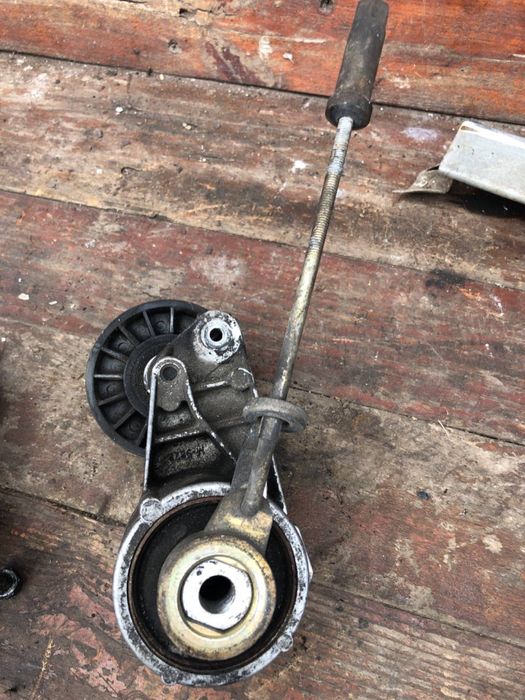 Натягувач ременя Mercedes W124 M102