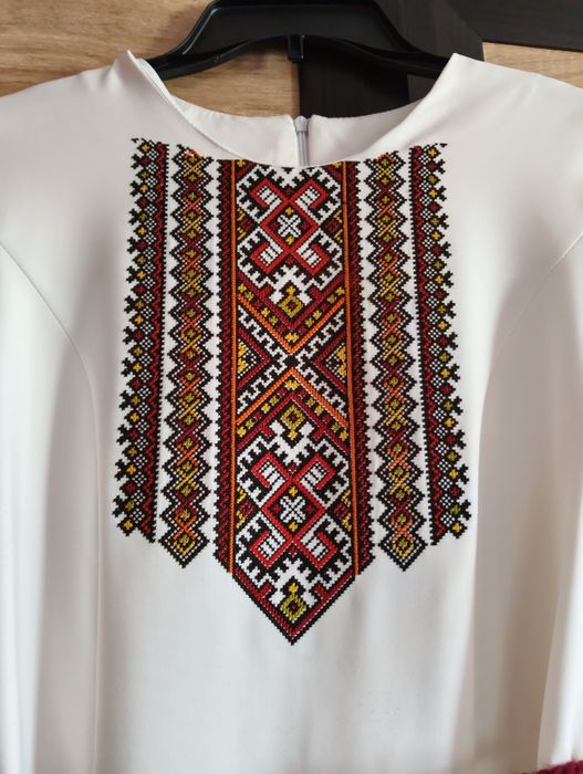 Продам вишите плаття