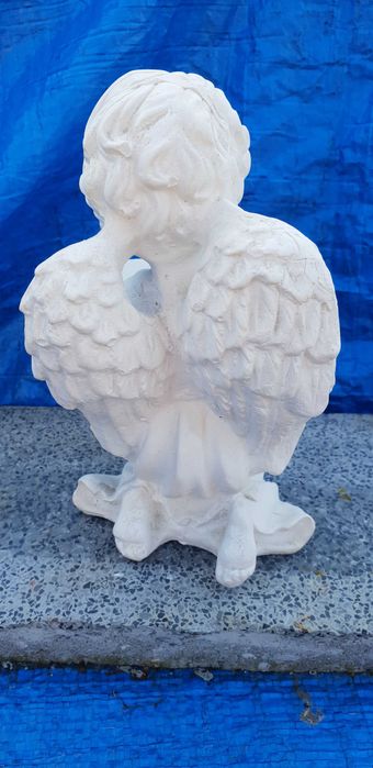Gipsowa figurka aniolka