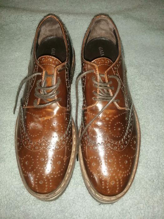 Sapatos e botas em excelente estado de conservação varios tamanhos