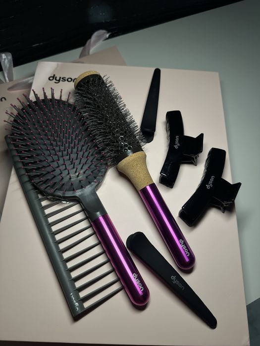 Dyson набір розчісок 5 шт  новий