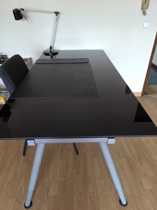 Mesa versátil, moderna, casa ou escritório