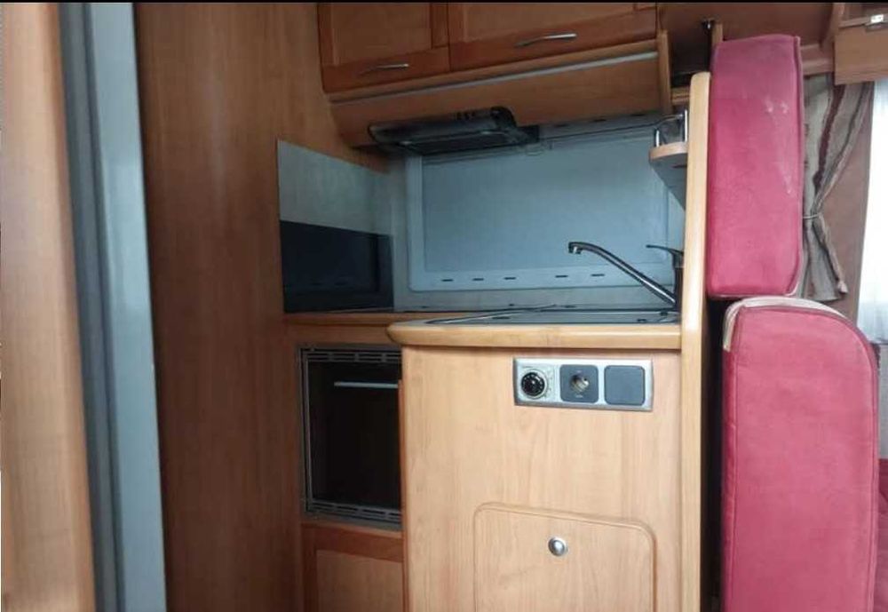 Autocaravana Cama Central basculante FLEURETTE 04/2007.