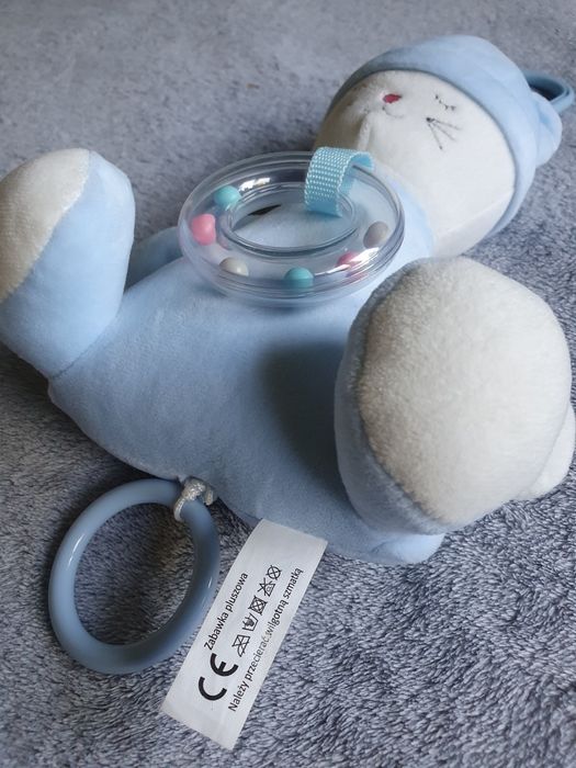 Pozytywka Tulilo miś kotek błękitny z grzechotką jak nowa 22cm