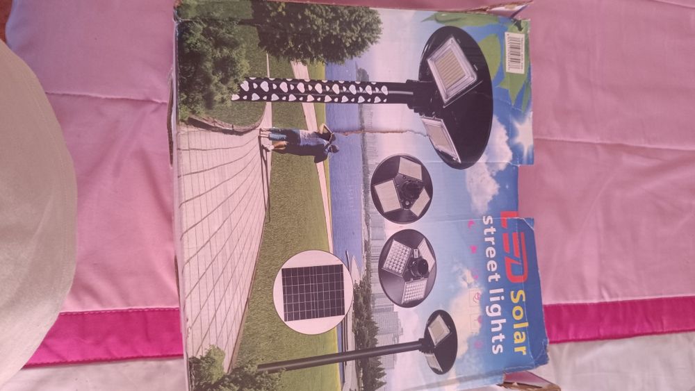 Candeeiro solar com três focos