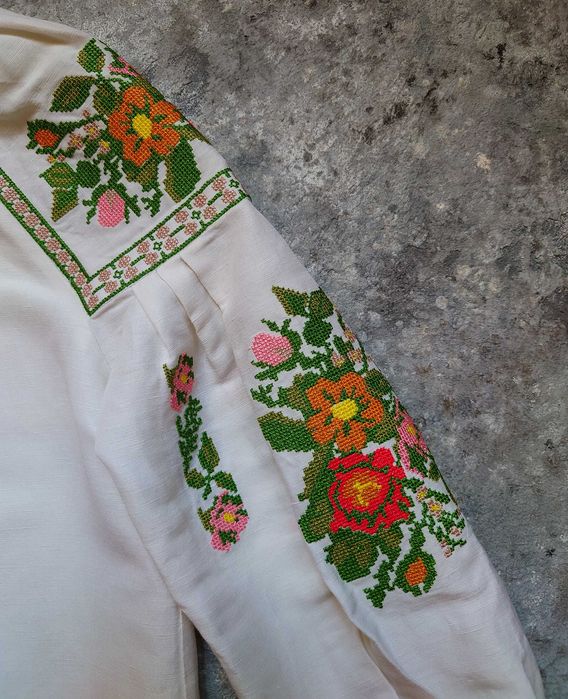 Дитяча вишиванка Gaptuvalnya, дизайнерська вишиванка для дівчинки