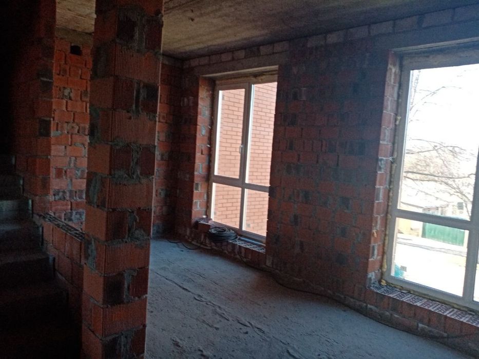 Дом таунхаус, половина 210м² житлової площі+70м² підвал