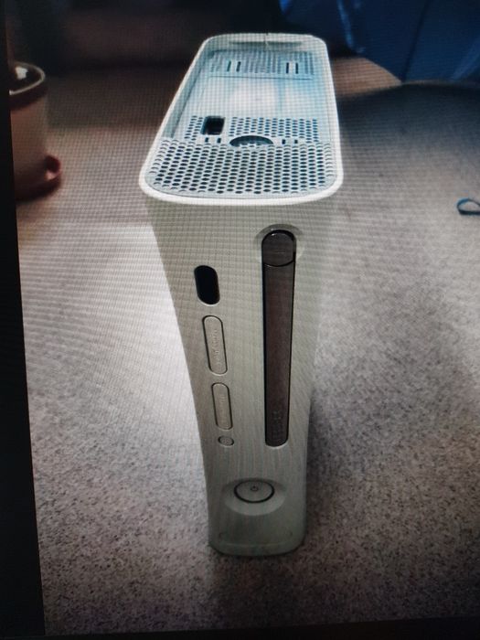 Консоль Xbox 360 тільки тушка