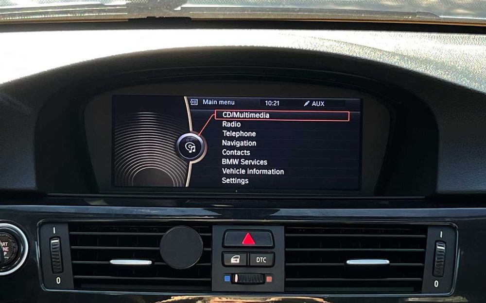 BMW 320 I 2009 року