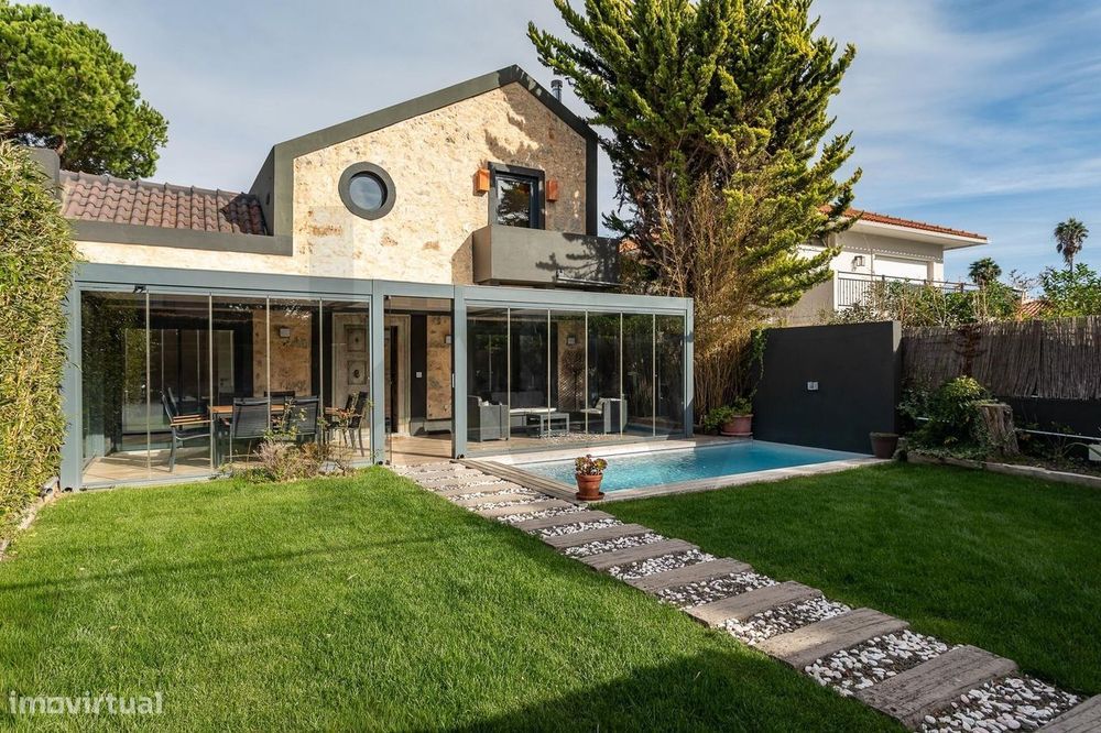 Moradia T3+1 de Charme com Piscina no Coração de Cascais
