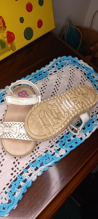 Sandálias de menina