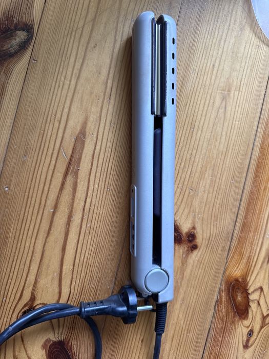 Sprzedam prostownicę  Philips Beauty SalonStraight Ion