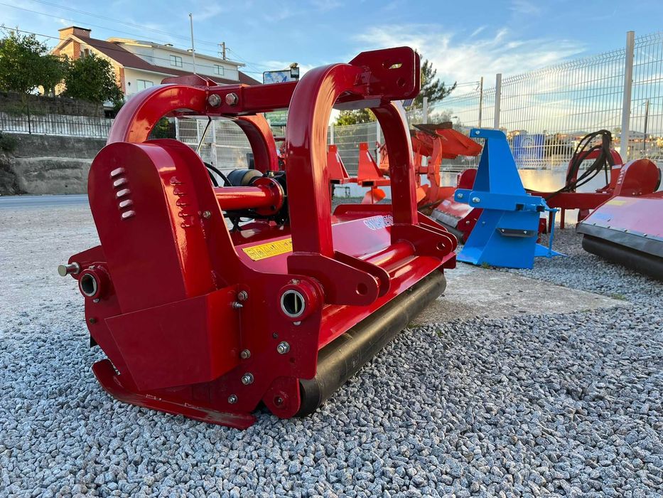 Triturador martelos 1,60m Reforçado descentrável Hidráulico NOVO