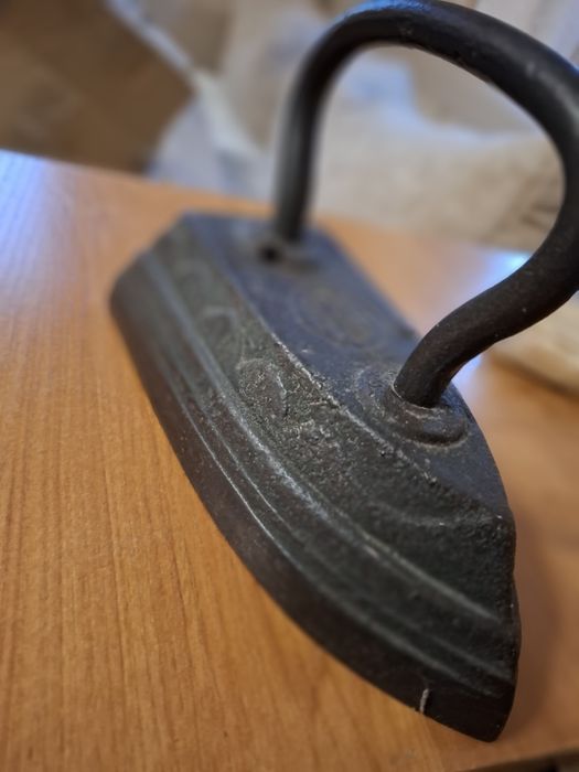 Чавунний утюг,  праска
