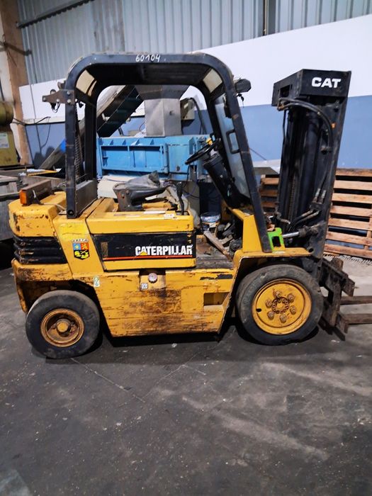 Empilhador cat 2.5t