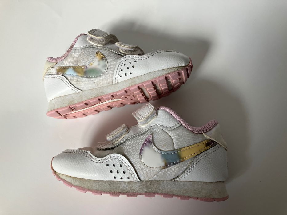 Nike buciki dla dziewczynki rozm 22 rzepy