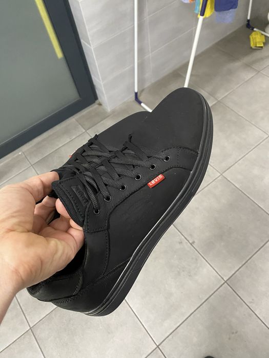 Продам кеди Levi’s з натуральної шкіри