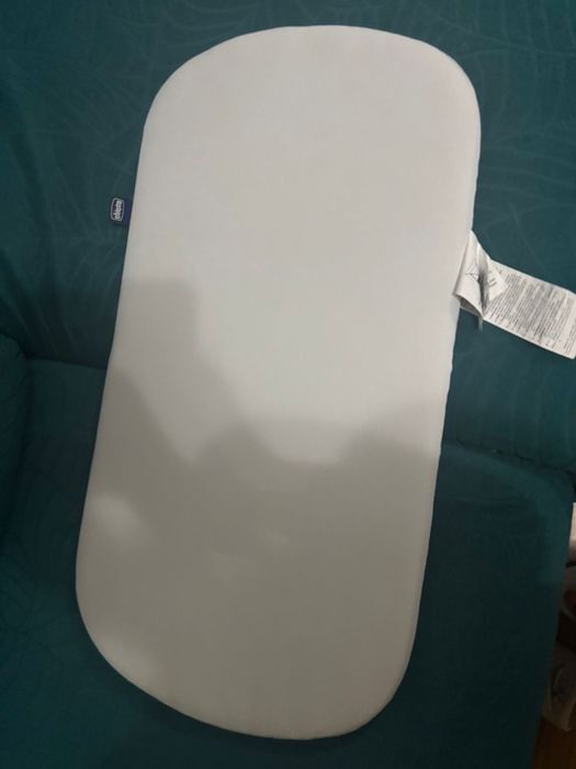 Berço + colchão + kit refeição Chicco Baby Hug 4 em 1 Glacial