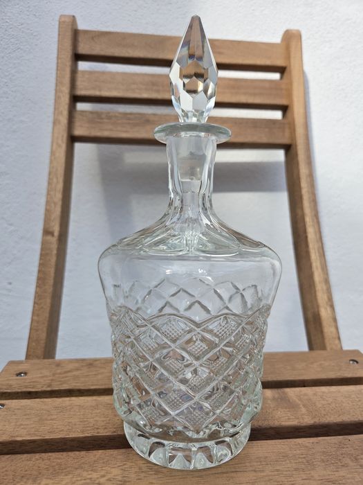 Garrafa de vidro lapidada