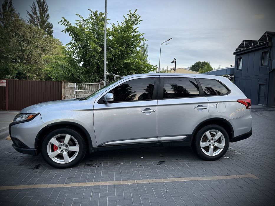Mitsubishi  Outlander 4WD 2015 під ремонт КПП