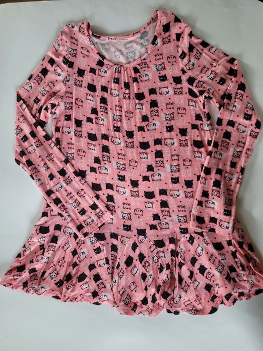 Różową sukienka w kotki 146