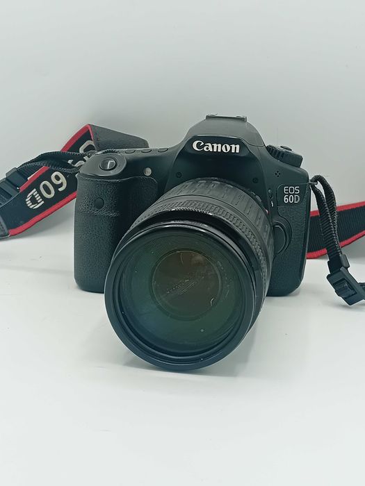 Lustrzanka Canon EOS 60D + obiektyw Canon Lens 75-300mm