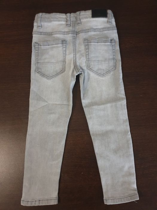 Spodnie Reserved slim fit 104