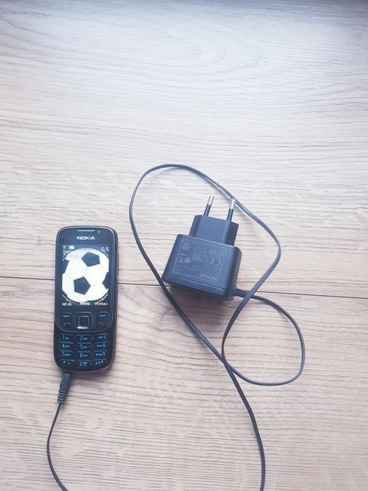 Telefon komórkowy  Nokia model 6303c , typ RM-443 .