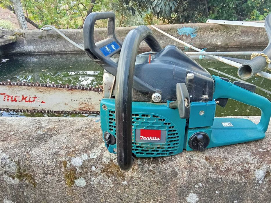 Motosserra Makita DCS 520 a gasolina de mistura