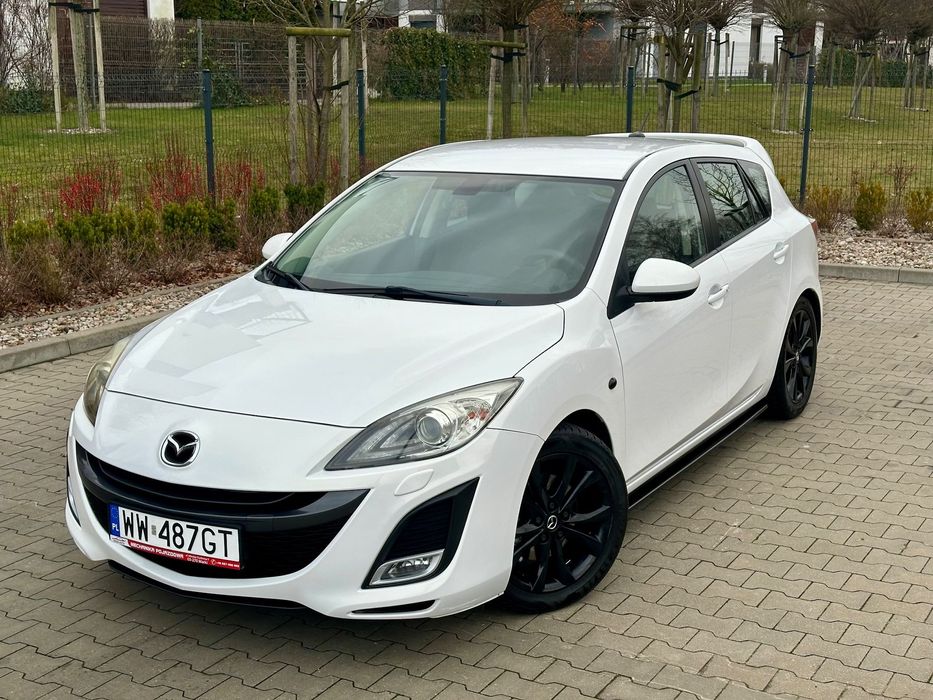 Mazda 3 Benzyna. Biała perła . Bogate wyposażenie . Bose . Keyless go .