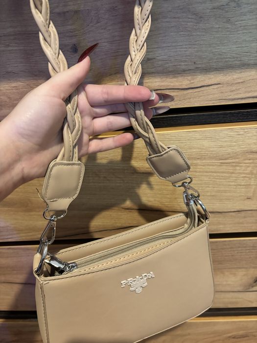 Сумка під Prada.