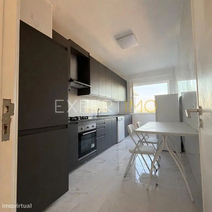 Apartamento com 3 quartos totalmente remodelado na Reboleira...