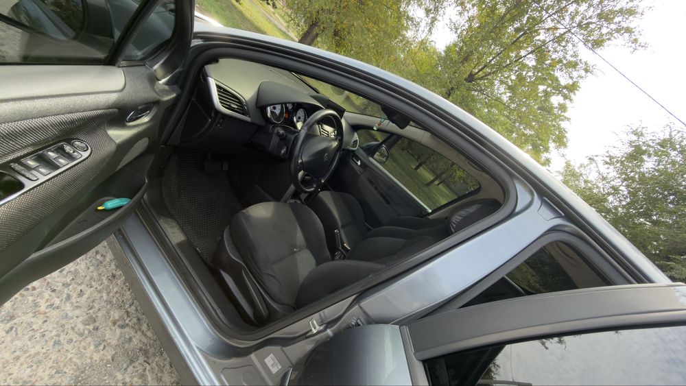 Peugeot 207 2008 року