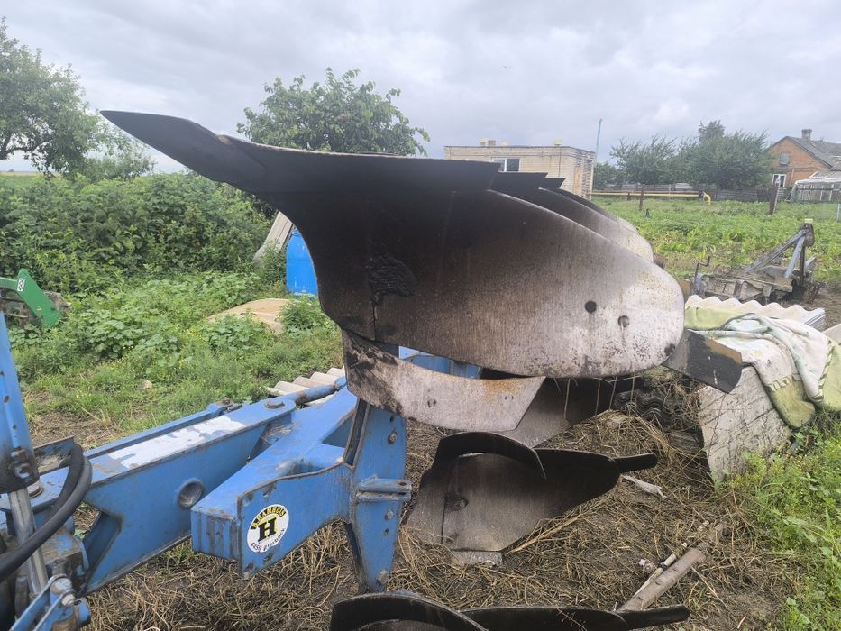 Продам плуг оборотний