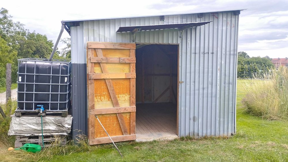 Solidny drewniany barak / składzik 18,7 m², 53 m³, 230/400 V