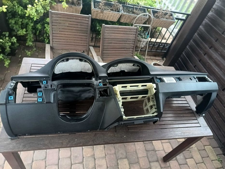 BMW E90 E91 E92 E93 deska rozdzielcza konsola navi europa czarna